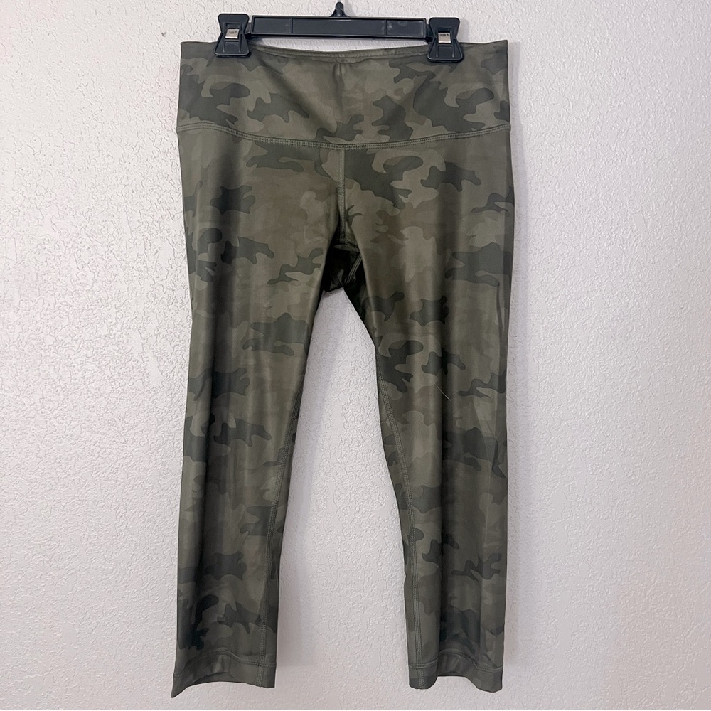 Lululemon cropped camo leggings